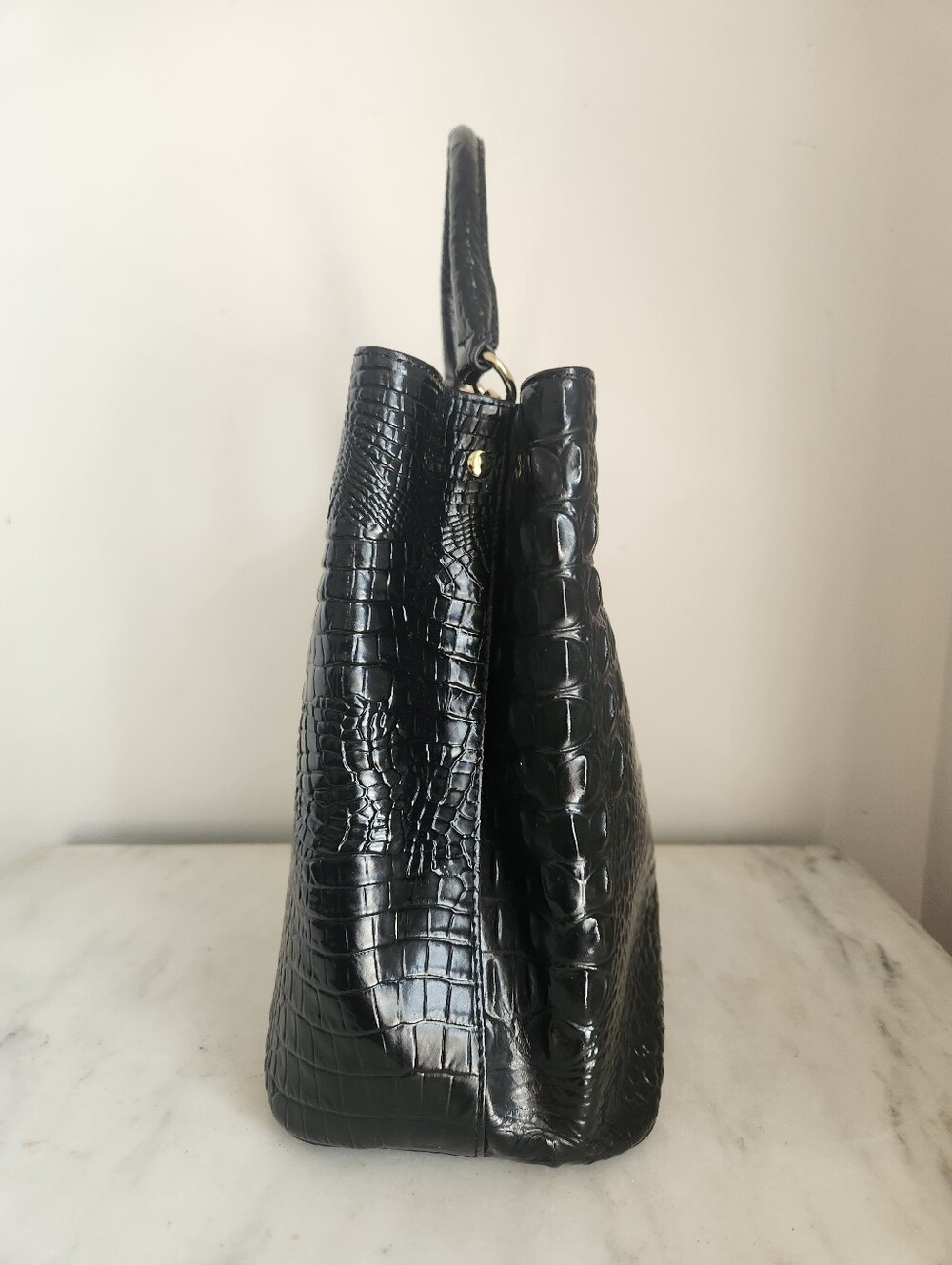 Brahmin Amelia Bucket Shoulder Black Crocodile Embossed Leather Shoulder Bag - Picture 10 of 12
